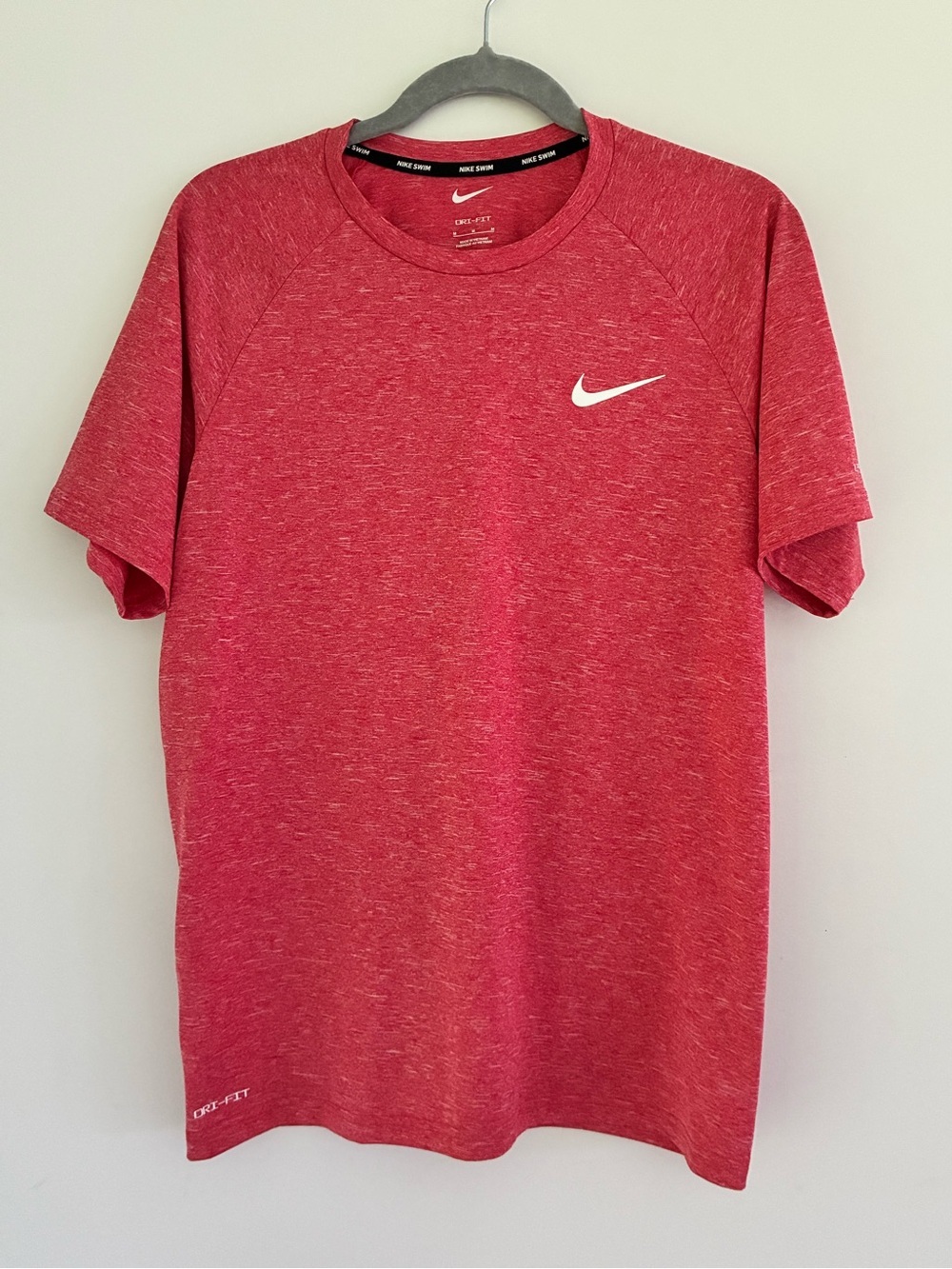 Nike Men’s Swim UPF 40+ Red Short Sleeve Performance Tee Med Sun Protection